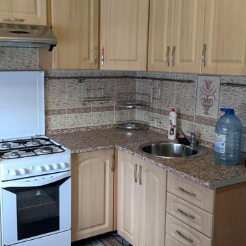 Академіка Амосова вул., 19