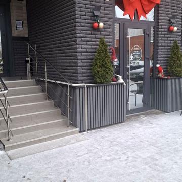 Анни Ахматової вул., 28