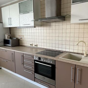 Йорданська вул. (Лайоша Гавро), 1