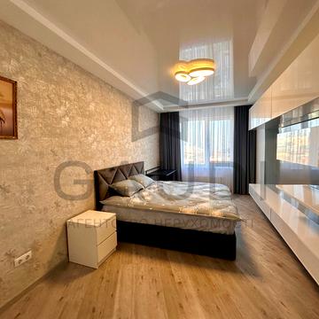 Літературна вул., 8