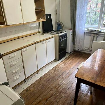 Переяславська вул., 14