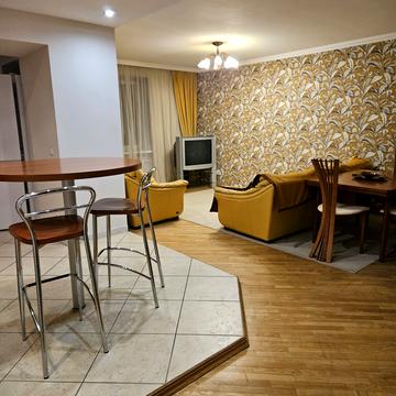 Тополева вул., 4-8