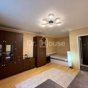 Китайська вул., 18