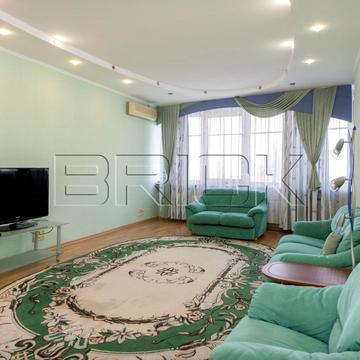 Богдана Хмельницького вул., 41