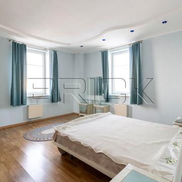 Богдана Хмельницького вул., 41