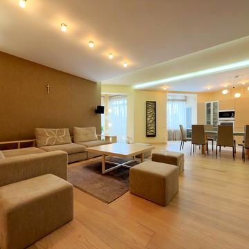 Олександра Олеся вул., 25д