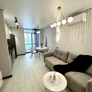 Залізнична вул., (Будинок 7)