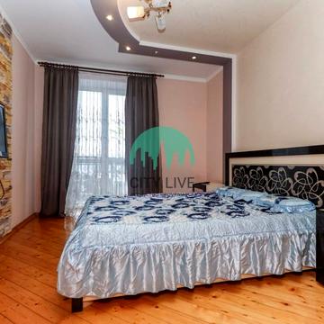 Євгена Коновальця вул., 120