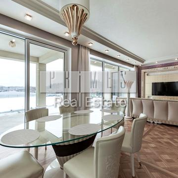 Володимирська вул., 12