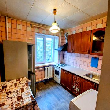 Будівельників вул., 4