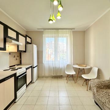 Вячеслава Чорновола вул., 27