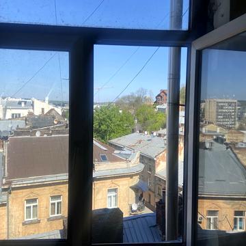 Богдана Хмельницького вул., 11