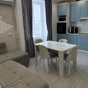 Валерія Лобановського вул., 13