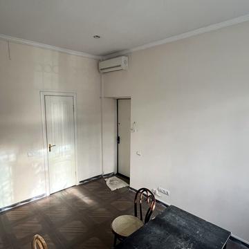 Лабораторна вул., 37/33