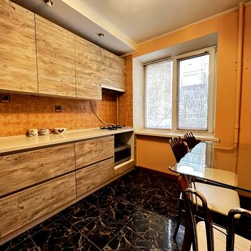 Пятницька вул., 70