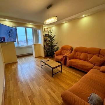 Ніжинська вул., 11