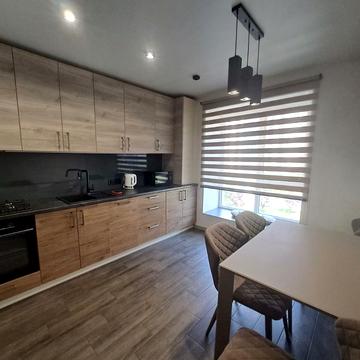 Набережна Перемоги вул., 42