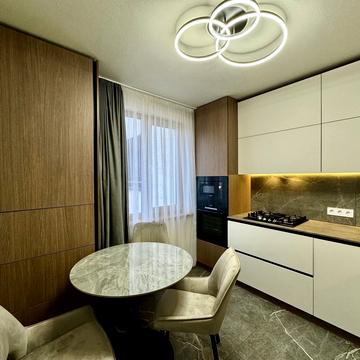 Європейська вул., 1