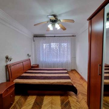 Кирило-Мефодіївська вул., 15