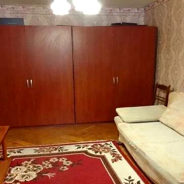 Братиславська вул., 4