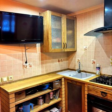 Братиславська вул., 13