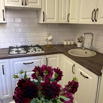 Гетьмана Петра Дорошенка вул. (Жовтнева), 24