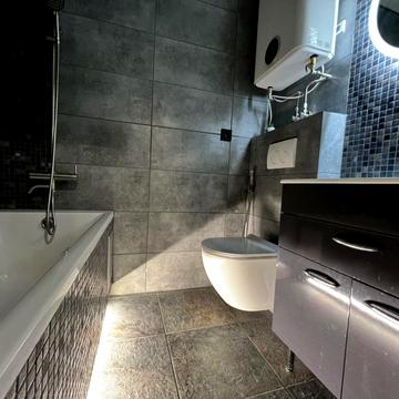 Героїв Дніпра вул., 4