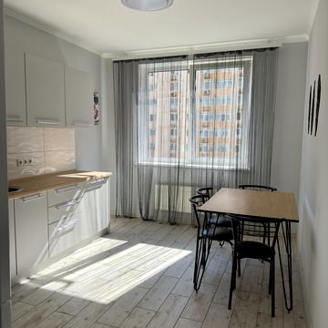 Перлинна вул., 9