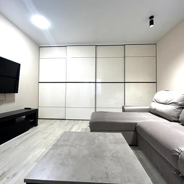 Глибока вул., 24