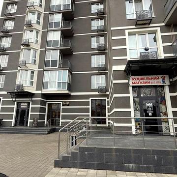 Леоніда Бірюкова бульв., 3