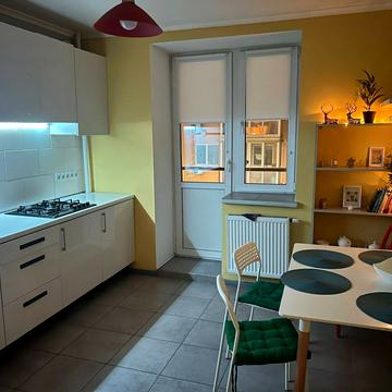 Академіка Лебедєва вул., 1