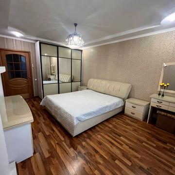 Театральна вул., 1