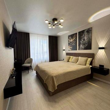 Співдружності вул., 7