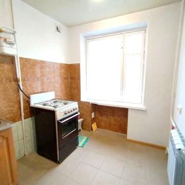 Космонавтів вул., 20