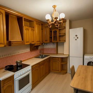 Лабораторна вул., 14