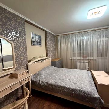 Дніпровська набережна вул., 19