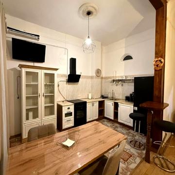 Мала Житомирська вул., 3/4