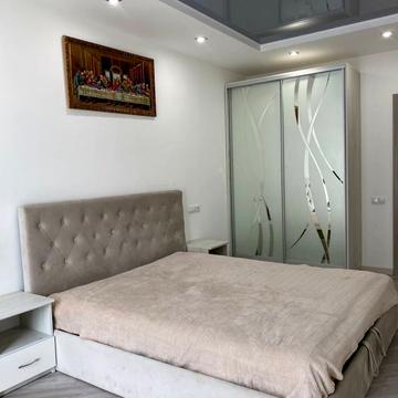 Вячеслава Чорновола просп. (), 16б