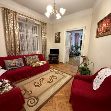 Максима Залізняка вул., 4