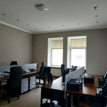 Воздвиженська вул., 21/23