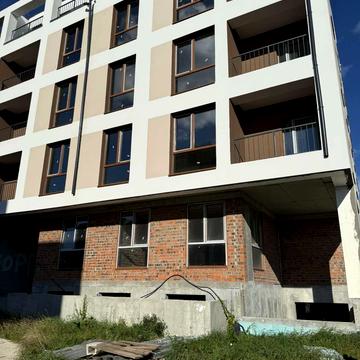 Львівська вул., 4