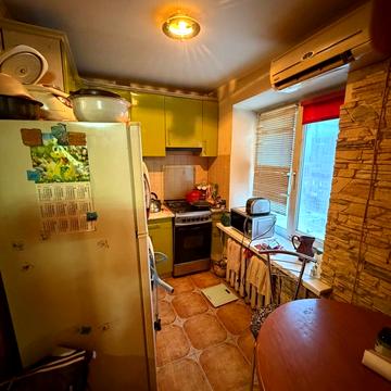 Прибузька вул., 18