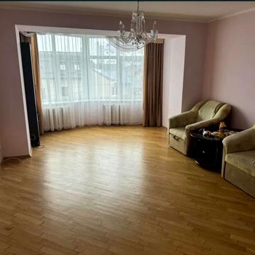 Євгенії Ярошинської вул., 6