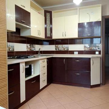 Анатолія Бортняка вул., 14