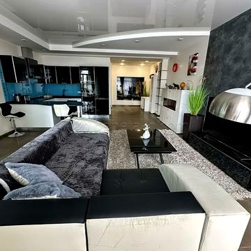 Тіниста вул., 9/12