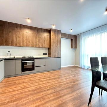 Вячеслава Чорновола вул., (Будинок 36)