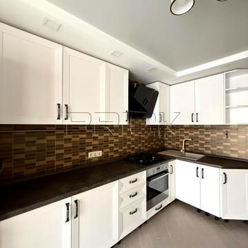 Соборна вул. (), 10-Б