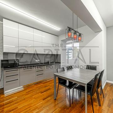 Старонаводницька вул., 4-Б