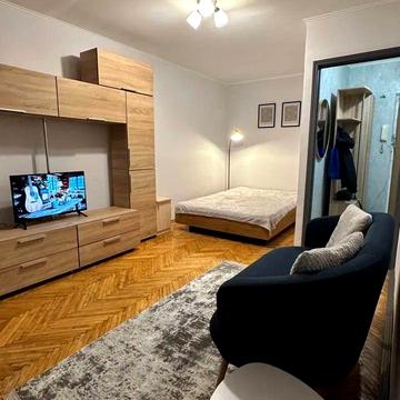 Павла Тичини просп., 5/1