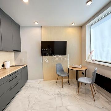 Практична вул., 1